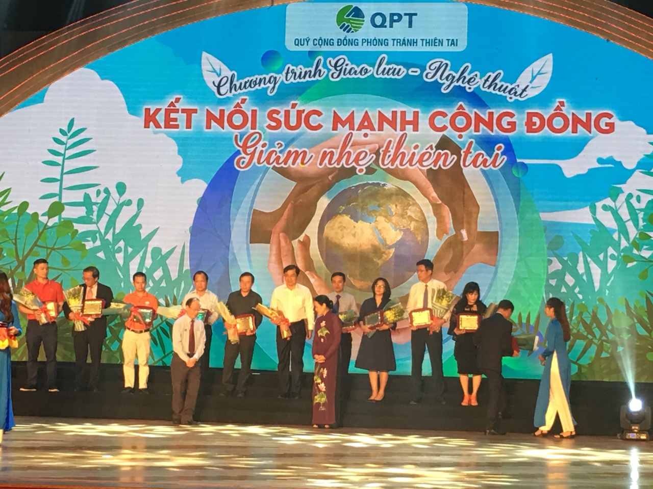 DMT GROUP – VINH DỰ ĐỒNG HÀNH CÙNG QUỸ CỘNG ĐỒNG PHÒNG TRÁNH THIÊN TAI